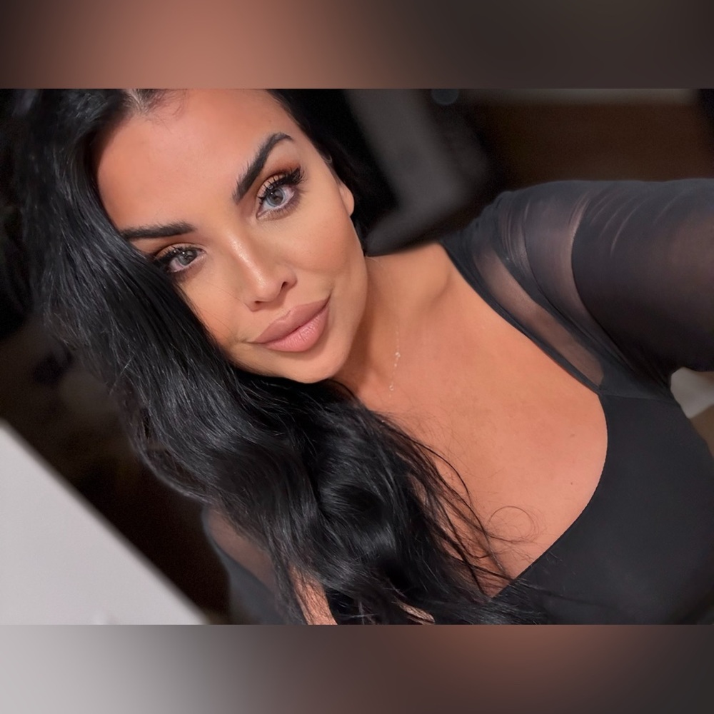 Meet your Posher, Parisa